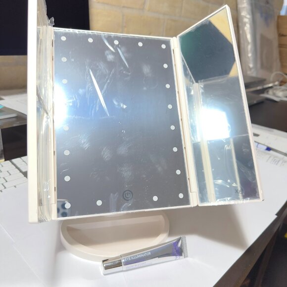 MAKEUP VANITY MIRROR LED Lights. 2X, 3X, 10X Magnification. USB CHARGING CABLE - Picture 11 of 16